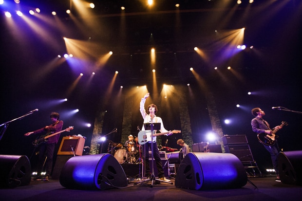 GRAPEVINE「LIVE IN TOKYO」東京・渋谷公会堂公演の様子。