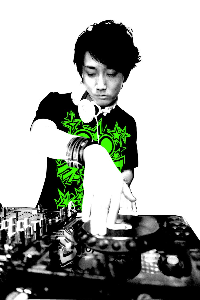 DJ SHIMAMURA