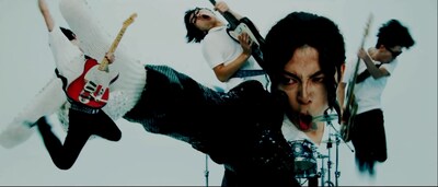 MONOBRIGHT「空中YOU WAY」ビデオクリップのワンシーン。