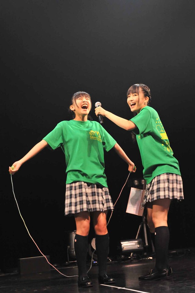 二重飛びに挑戦する飯田來麗。