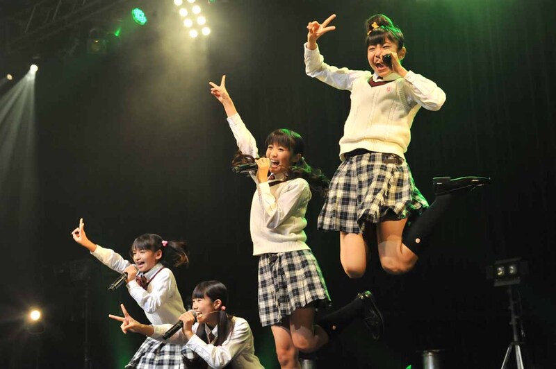 左から山出愛子、田口華、菊地最愛、佐藤日向。