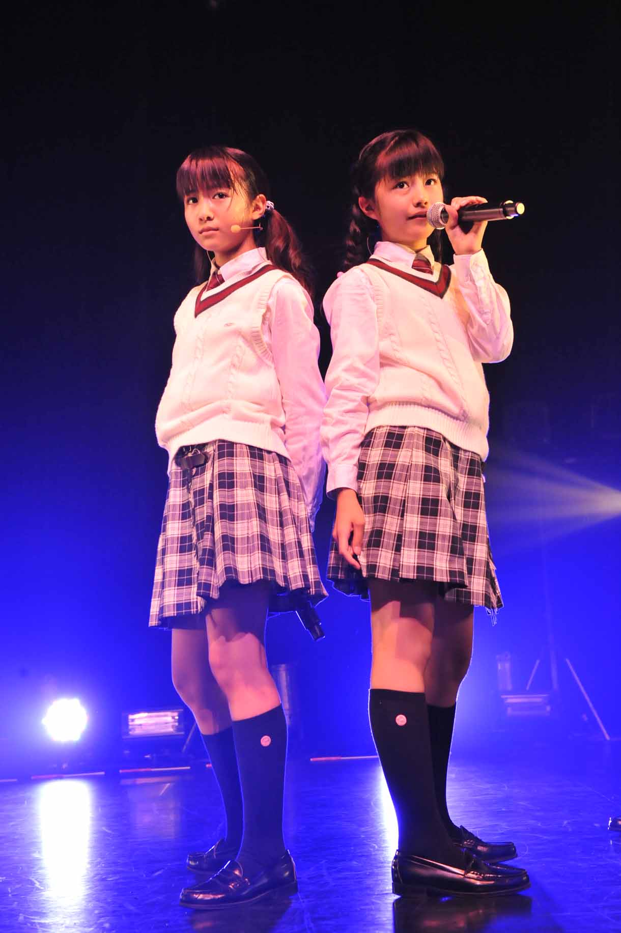 左から菊地最愛、水野由結。 - さくら学院、元・父兄の白井沙樹