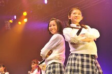 左から白井沙樹、磯野莉音。