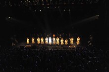 白井沙樹の誕生日を祝う生徒と父兄の様子。