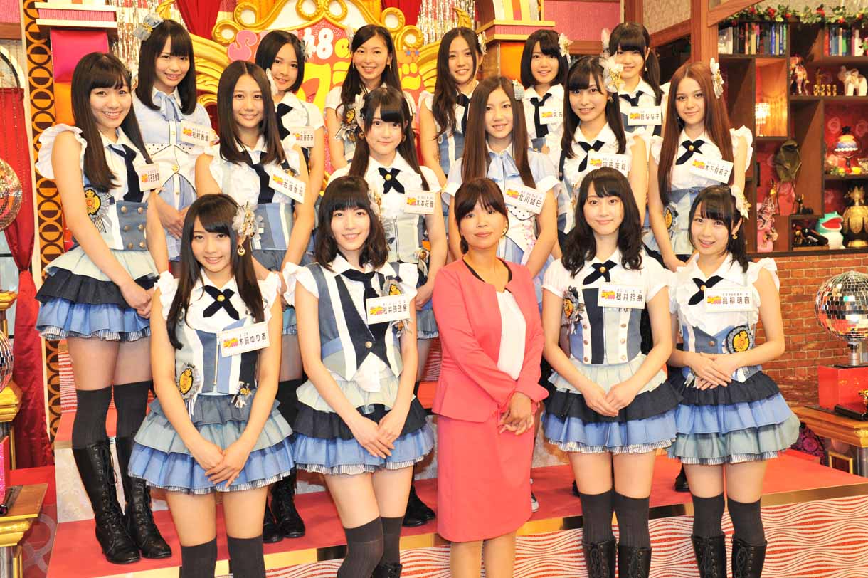 「SKE48のエビフライデーナイト」番組記者会見に出席したSKE48と大久保佳代子。