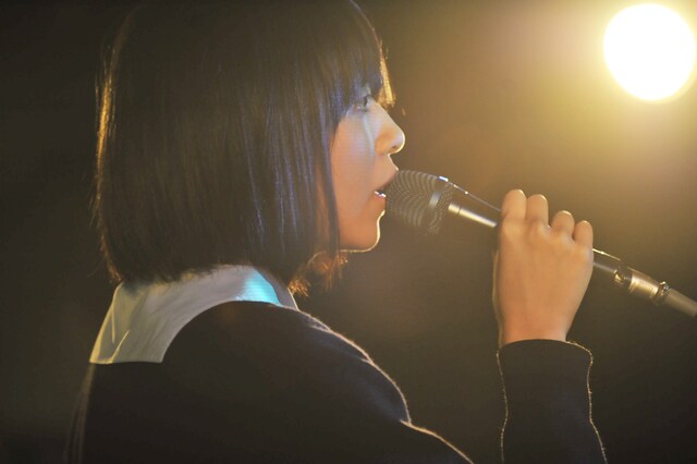 転校生ワンマンライブ「登校拒否」の様子。