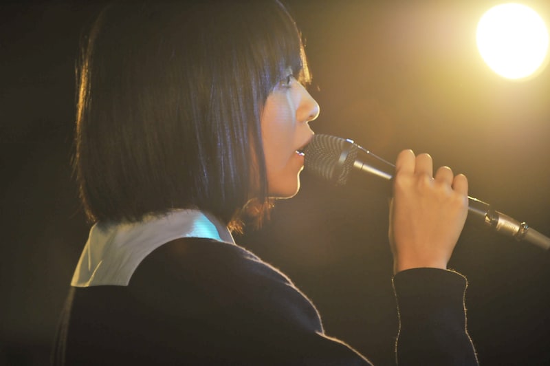 転校生ワンマンライブ「登校拒否」の様子。