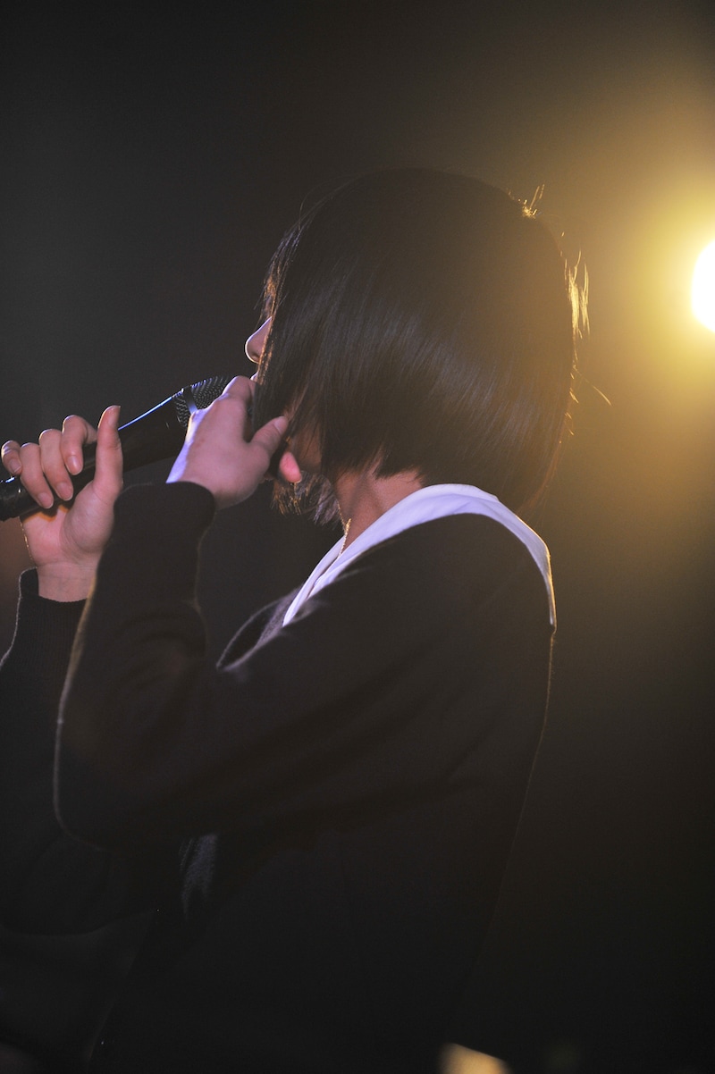 会場に集まったファンに思いを伝える転校生。