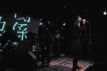 転校生ワンマンライブ「登校拒否」の様子。