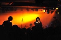 転校生ワンマンライブ「登校拒否」の様子。