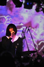 転校生ワンマンライブ「登校拒否」の様子。