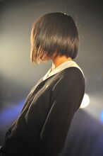 転校生ワンマンライブ「登校拒否」の様子。