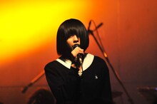 転校生ワンマンライブ「登校拒否」の様子。