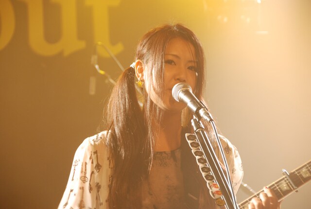 「Suzu 2013 LIVE step by step～The first step～」の様子。