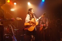 「Suzu 2013 LIVE step by step～The first step～」の様子。