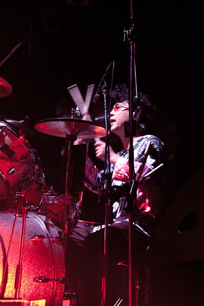 ナカジマノブ（Dr, Vo） (Photo by KASSAI [3PO DESIGN WORKSHOP])