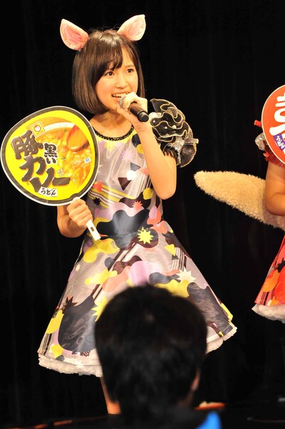 “黒い豚カレー担当”川村彩花