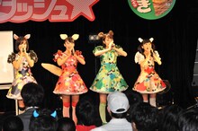 赤マルダッシュ☆による締めの言葉「ごちそうさまでした！」の様子。
