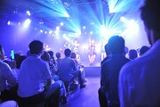 AKIBAカルチャーズ劇場での初ライブを行うアップアップガールズ（仮）。