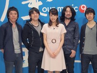 Mr.Childrenと加藤綾子アナウンサー。