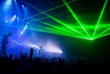 UVERworld「男祭り」10月1日東京・SHIBUYA-AX公演の様子。