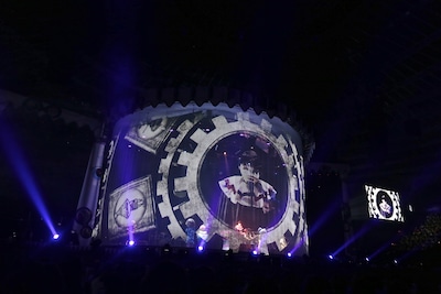 ゆず「YUZU ARENA TOUR 2013 GO LAND」神奈川・横浜アリーナ公演の様子。