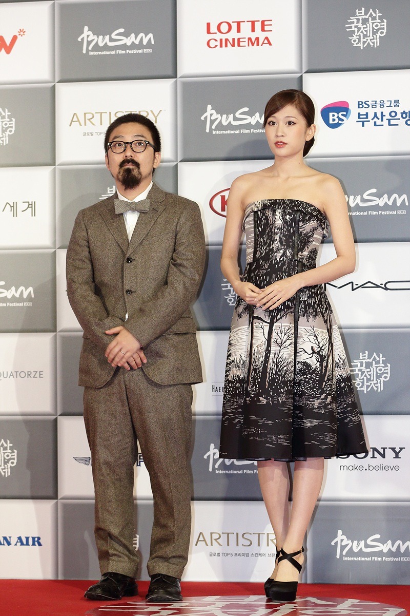 山下敦弘（左）と前田敦子（右）。
