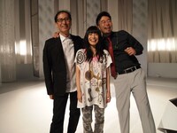 左から武部聡志、miwa、槇原敬之。
