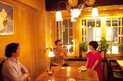 左から梶原徳行、佐野史郎、南壽あさ子（敬称略）。