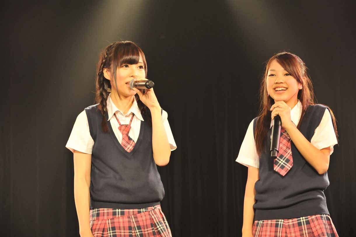 MCコーナーの様子。左から姫崎愛未、高木悠未。