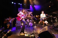 キュウソネコカミ（撮影：上飯坂一）