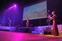 「ルートセヴンの記憶」ではレコーディングでもフルートを演奏している本宮宏美がゲスト参加。