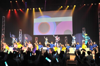 キッズダンサーと「超耕21ガッター」のメンバーを交えた「ガッター！ガッター！ガッター！」