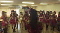 AKB48「ハート・エレキ」ビデオクリップのワンシーン。(c)AKS