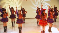 AKB48「ハート・エレキ」ビデオクリップのワンシーン。(c)AKS