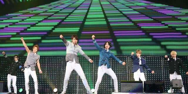 超新星「超新星LIVE TOUR 2013“Party"」神奈川・横浜アリーナ公演の様子。