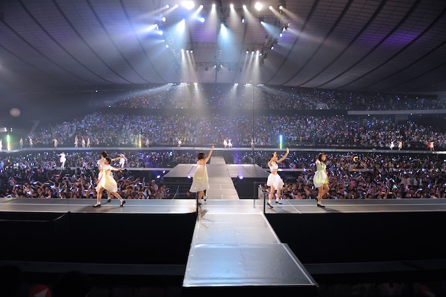 乃木坂46「真夏の全国ツアー2013 FINAL!」公演の様子。