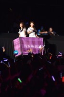 左から西野七瀬、桜井玲香。