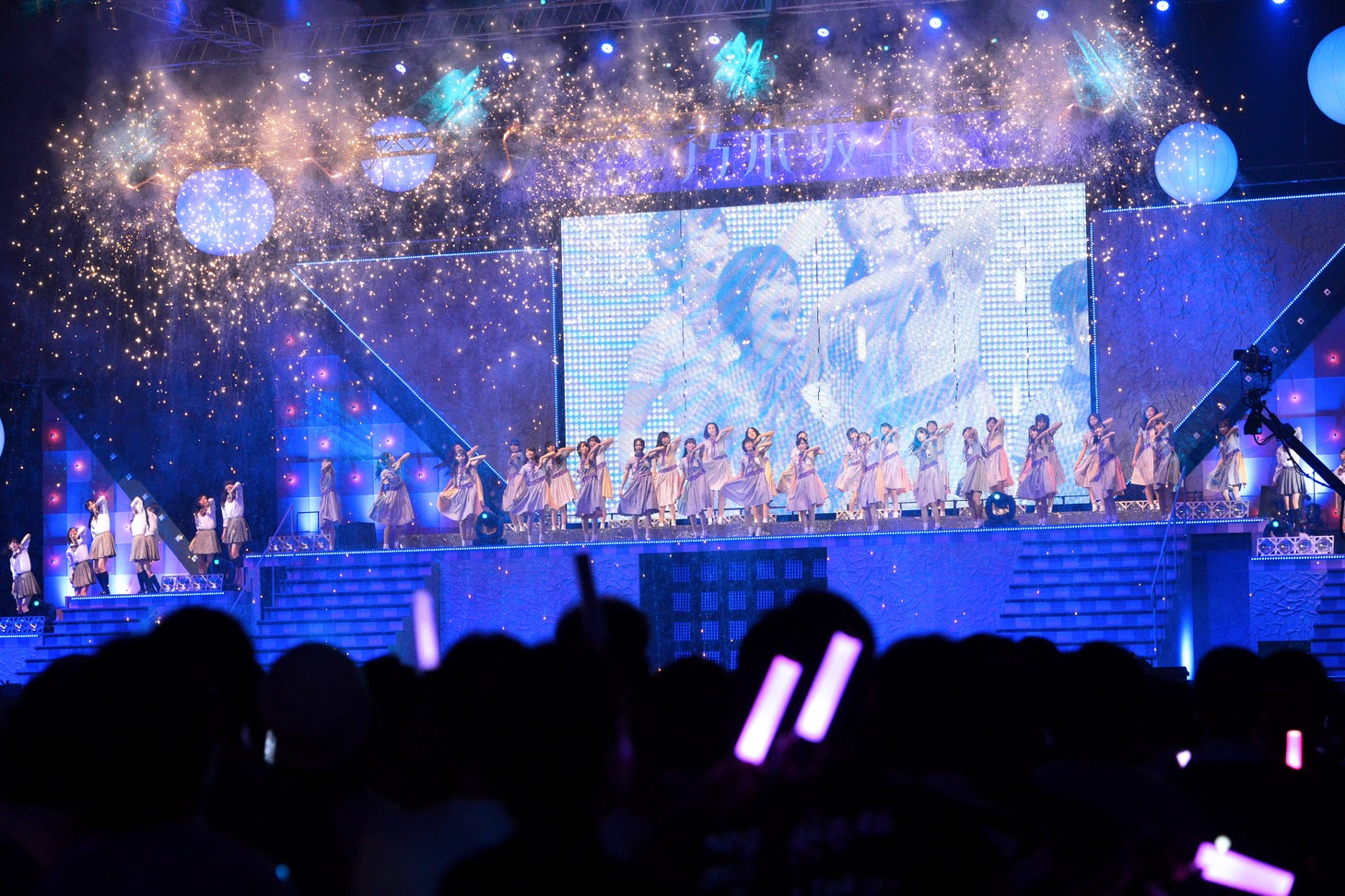 乃木坂46「真夏の全国ツアー2013 FINAL!」公演の様子。