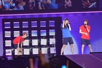 左から生田絵梨花、松村沙友理、高山一実。