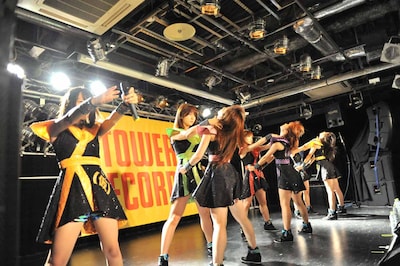 「Bad Blood」歌唱の様子。