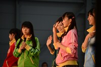 私立恵比寿中学「がぶ飲み 学園祭ライブ」の模様。