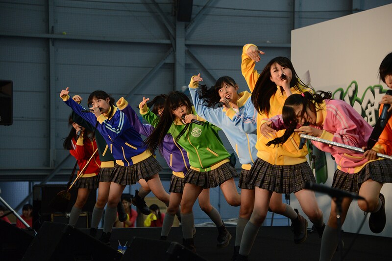 私立恵比寿中学「がぶ飲み 学園祭ライブ」の模様。