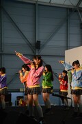 私立恵比寿中学「がぶ飲み 学園祭ライブ」の模様。