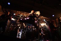 マキタスポーツ「推定無罪～俺は悪くない～」東京・新宿LOFT公演の様子。