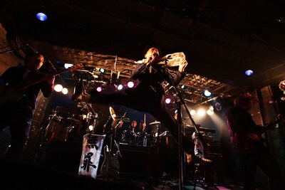 マキタスポーツ「推定無罪～俺は悪くない～」東京・新宿LOFT公演の様子。