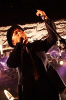 マキタスポーツ「推定無罪～俺は悪くない～」東京・新宿LOFT公演の様子。