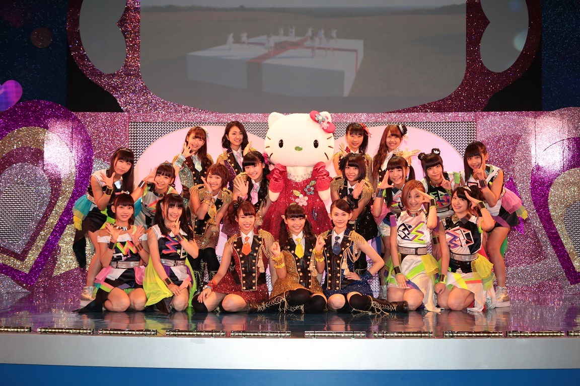 サンリオピューロランドでのiDOL StreetのイベントでのSUPER☆GIRLSとCheeky Parade。