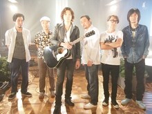 「Always」収録後の斉藤和義とサポートメンバー。