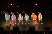 盗まれた衣装を取り戻してシークレットライブを行うでんぱ組.inc。